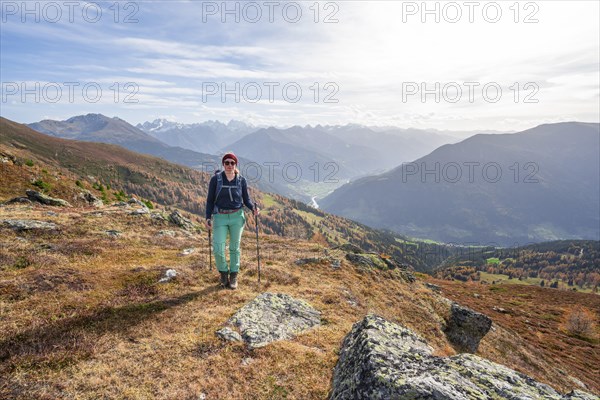 Mountaineer in the mountains in autumn, Venet crossing, Oetztal Alps, Tyrol, Austria, Europe