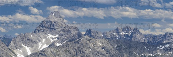 Panorama from the Koblat-Hoehenweg on the Nebelhorn to the Hochvogel, 2592m, Allgaeu Alps, Allgaeu,