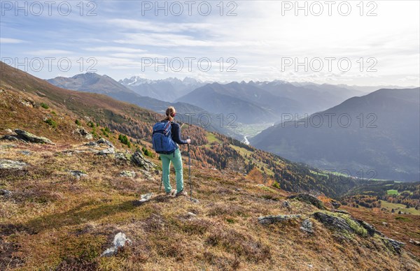 Mountaineer in the mountains in autumn, Venet crossing, Oetztal Alps, Tyrol, Austria, Europe