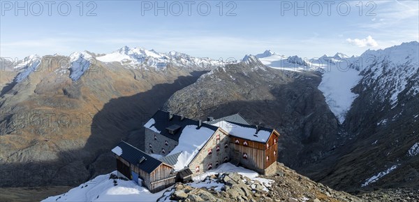 Mountain panorama and glacier, mountain hut Ramolhaus in autumn with snow, view of Gurgler Ferner