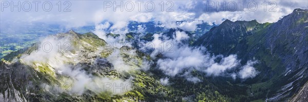Panorama from the Nebelhorn, 2224m, to the Entschenkopf, 2043m and into the cloudy Retterschwanger