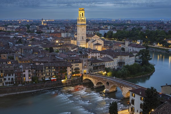 Old town with the Adige, Ponte Pietra, Verona, Adige Valley, Veneto, Italy, Europe
