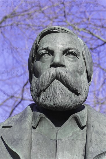 Bronze figures of Karl Marx and Friedrich Engels, Marx-Engels-Forum, Berlin, Germany, Europe,