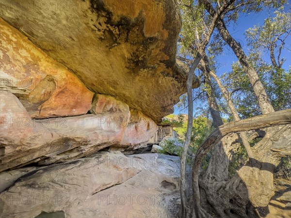 Hiking trail Sevilla Art Rock Trail, dry landscape with rock formations, Cederberg Mountains, near