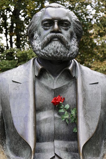 Bronze figures of Karl Marx and Friedrich Engels, Marx-Engels-Forum, Berlin, Germany, Europe,