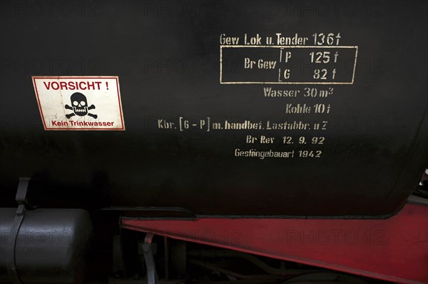 Markings on the tender of the class 52 steam locomotive of the Deutsche Reichsbahn DR with tub