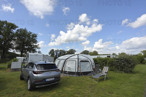 Camping with caravan, caravan with awning, Camping Sonnensee, Versmold, North Rhine-Westphalia,