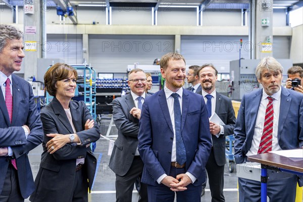 Minister President Michael Kretschmer visited TRUMPF Sachsen SE in Neukirch. After being welcomed