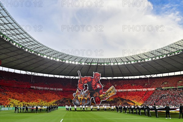 Red Devil with cup, choreo, choreography, fan action fan block, fans, fan curve, flags, flags,