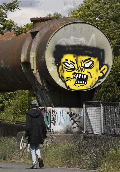 Phoenix-Park at the Phoenix-West blast furnace, path to the Hympendahl slag heap with graffiti,