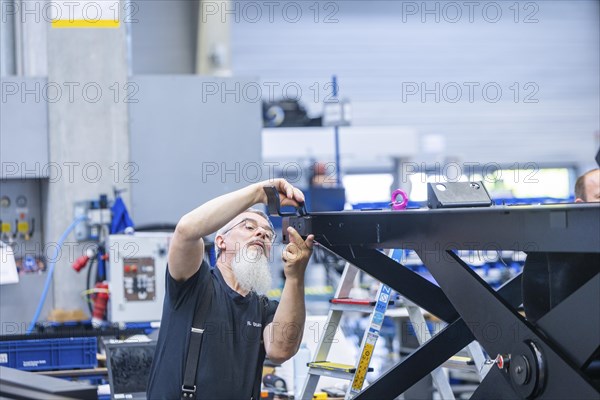 Minister President Michael Kretschmer visited TRUMPF Sachsen SE in Neukirch. The company is one of