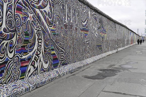 Graffiti on the Berlin Wall in the East Side Gallery, Berlin, Germany, Europe, Abstract graffiti