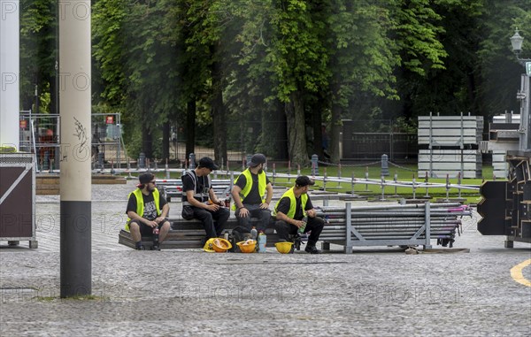 Brandenburg Tor and Strasse des 17. Juni, preparations for the fan mile on the occasion of the