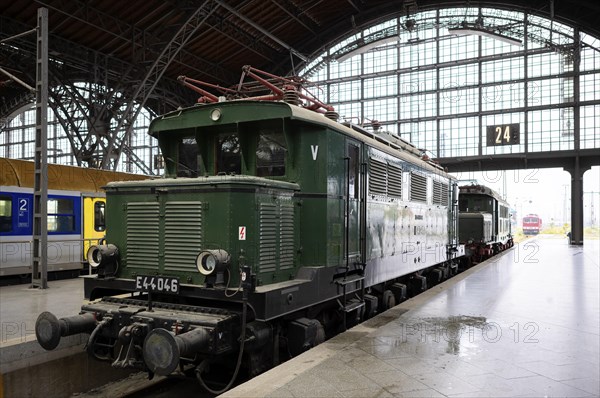 Class E44 electric locomotive, Deutsche Reichsbahn DR, museum track 24 with historic trains,