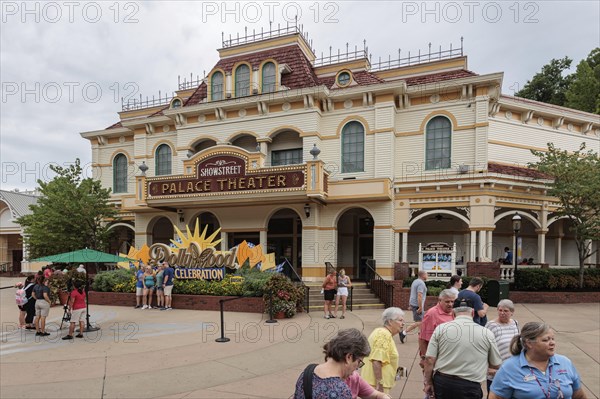 Groups of guests get photos taken in front of the Showstreet Palace Theater at the Dollywood