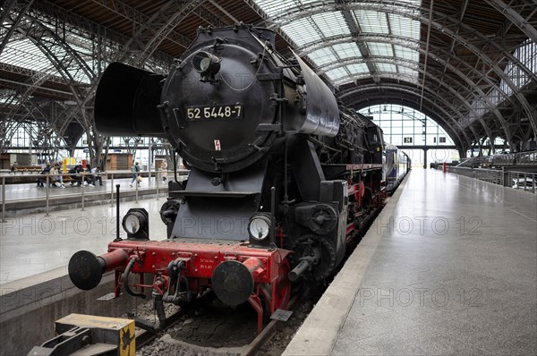 Steam locomotive class 52 of the Deutsche Reichsbahn DR with tub tender, Witte wind deflectors,