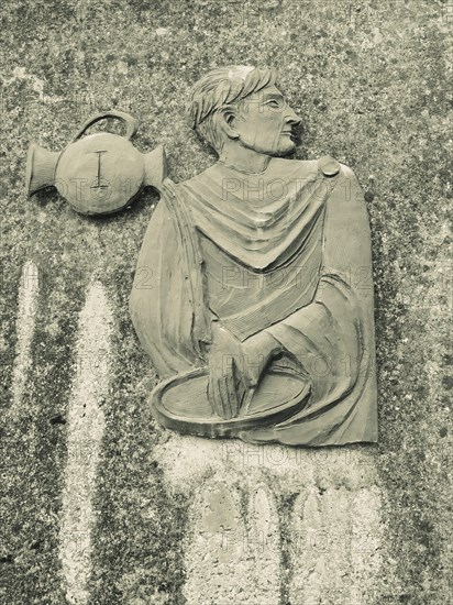 Sculpture, Pontius Pilate washes his hands in innocence, Way of the Cross, Frauenberg, Styria,
