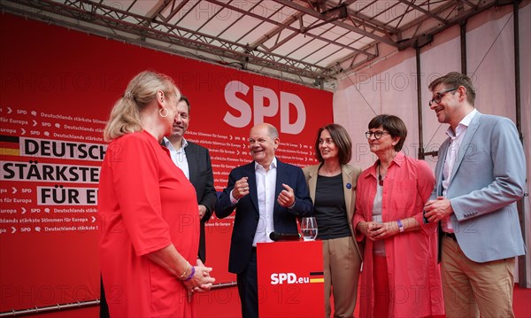 SPD rally for the European elections in Leipzig. Here the SPD Chairmen Lars Klingbeil: Petra