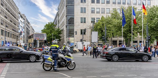 State visit to the Hotel Adlon, police cordon at the intersection of Unter den Linden and