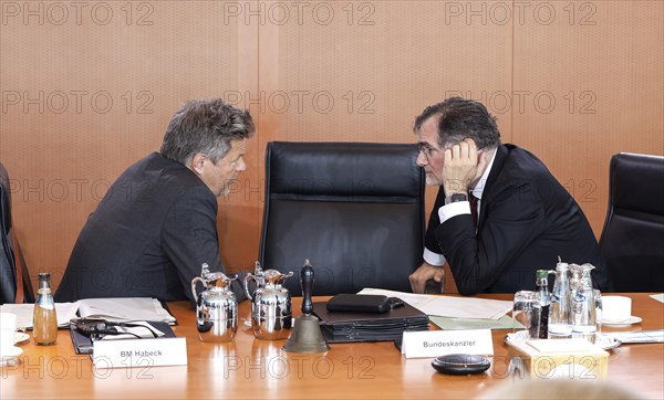 Federal Minister of Economics Robert Habeck, left, speaks at the start of the cabinet meeting with