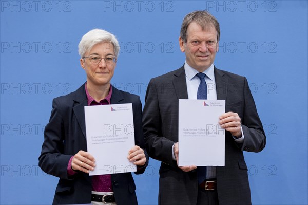 Prof. Dr Hans-Martin Henning, Chairman of the Expert Council for Climate Issues (ERK) and Dr