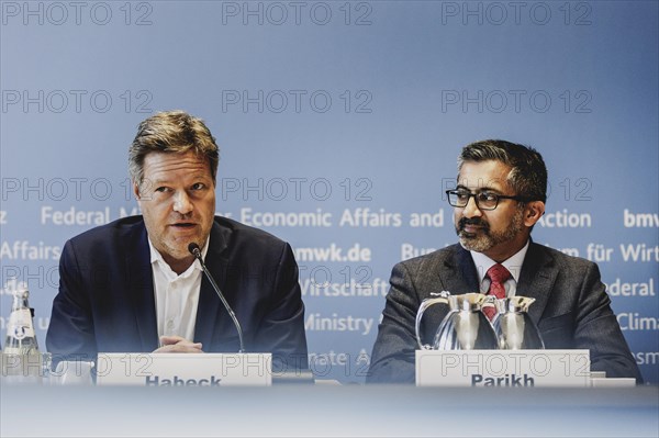 (L-R) Robert Habeck (Alliance 90/The Greens), Federal Minister of Economics and Climate Protection