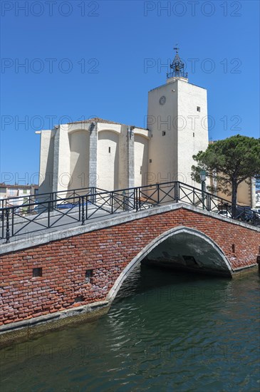 Church of Saint-Francois d'Assise, Port Grimaud, Var, Provence-Alpes-Cote d Azur, France, Europe