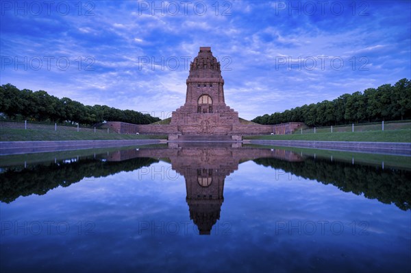 Monument to the Battle of the Nations, evening mood, reflection in the lake, blue hour, Leipzig,