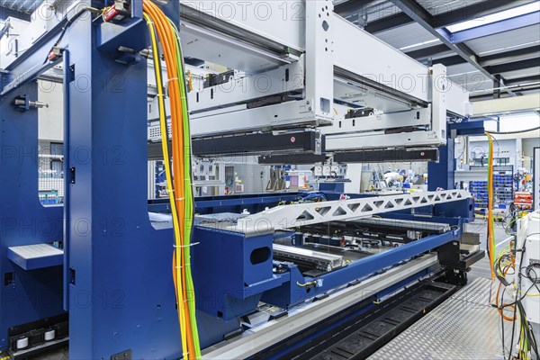 Minister President Michael Kretschmer visited TRUMPF Sachsen SE in Neukirch. After being welcomed