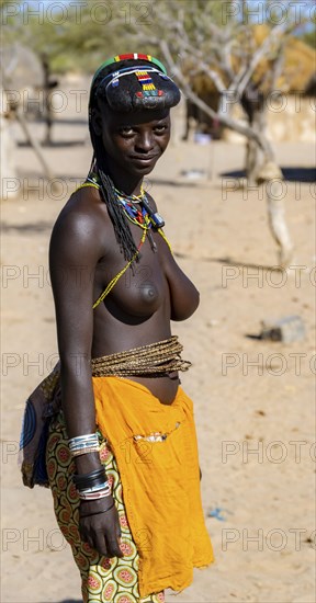 Hakaona woman with traditional kapapo hairstyle, portrait, Angolan tribe of the Hakaona, near