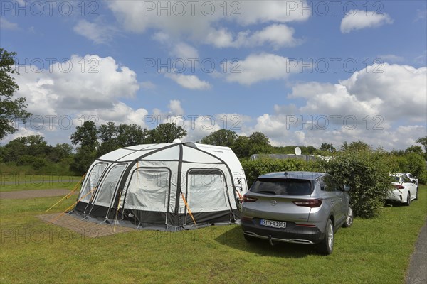 Camping with caravan, caravan with awning, Camping Sonnensee, Versmold, North Rhine-Westphalia,