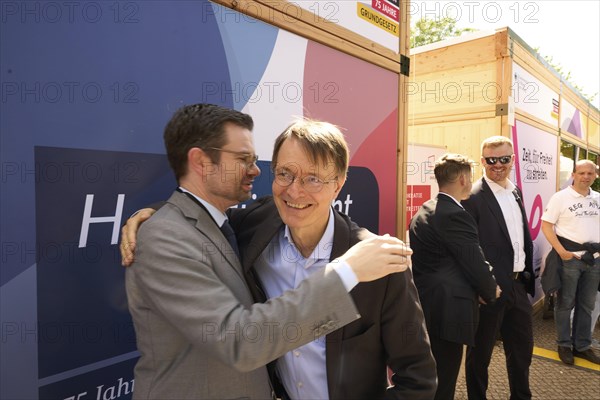 Justice Minister Marco Buschmann (FDP, l) and Health Minister Karl Lauterbach (SPD) meet at the