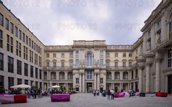 Humboldt Forum, City Palace, Berlin Palace, Schlueterhof, cafe, tourists, visitors, Berlin,