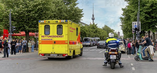 State visit to the Hotel Adlon, police cordon at the intersection of Unter den Linden and