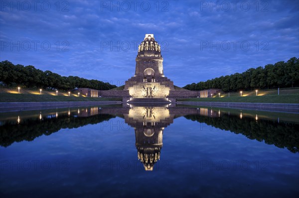 Monument to the Battle of the Nations, illuminated, evening mood, reflection in the lake, blue
