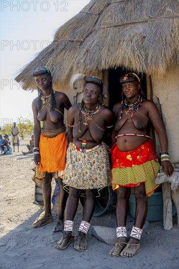 Three Hakaona woman with traditional kapapo hairstyle and hair ornaments with ostrich feathers, in