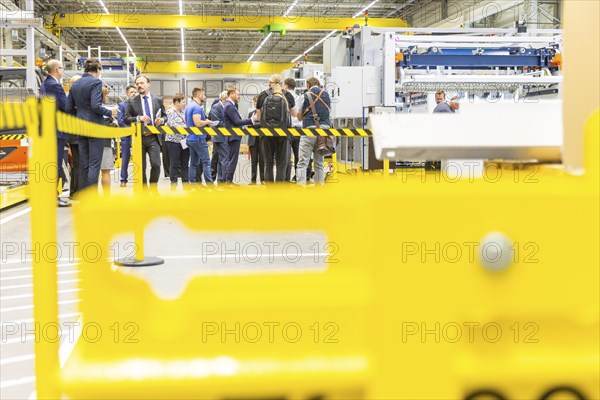 Minister President Michael Kretschmer visited TRUMPF Sachsen SE in Neukirch. After being welcomed