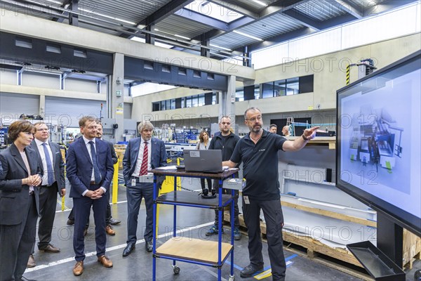 Minister President Michael Kretschmer visited TRUMPF Sachsen SE in Neukirch. After being welcomed