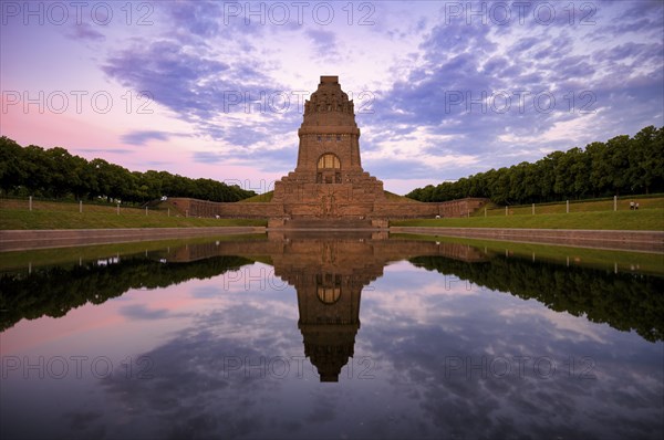 Monument to the Battle of the Nations, evening mood, reflection in the lake, blue hour, Leipzig,