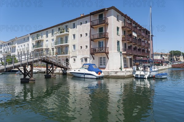 Townscape at the Rue des 2 Ports, Port Grimaud, Var, Provence-Alpes-Cote d Azur, France, Europe