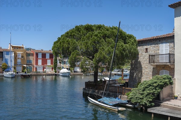 Townscape at the Colourful Houses, Maisons de colorees, Port Grimaud, Var, Provence-Alpes-Cote d