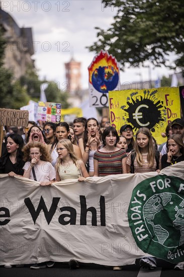 Berlin, 31.05.2024. Climate strike by Fridays For Future with over 13, 000 mostly young people in