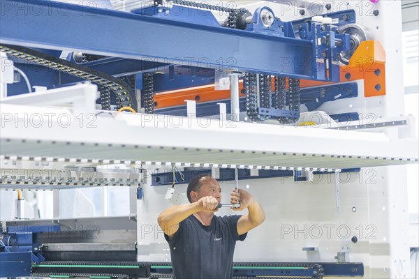 Minister President Michael Kretschmer visited TRUMPF Sachsen SE in Neukirch. After being welcomed