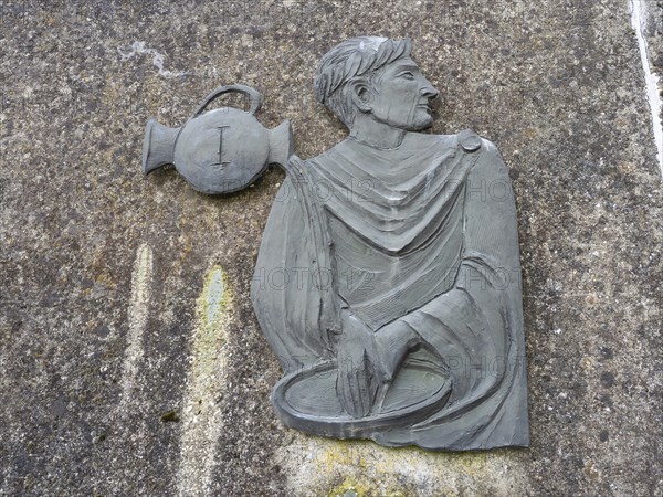 Sculpture, Pontius Pilate washes his hands in innocence, Way of the Cross, Frauenberg, Styria,