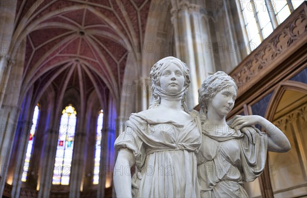 Interior view, double statue of Princesses Luise and Friederike of Prussia by Johann Gottfried