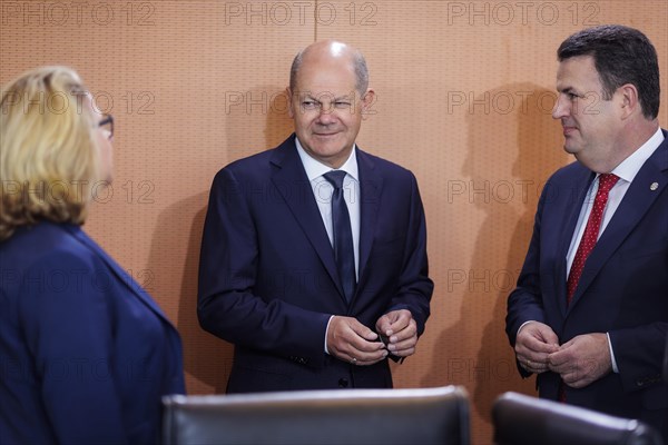 Svenja Schulze (SPD), Federal Minister for Economic Cooperation and Development, Olaf Scholz (SPD),