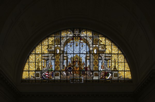 Interior view, semi-circular window, stained glass, symbol of arts and crafts, domed hall, Federal