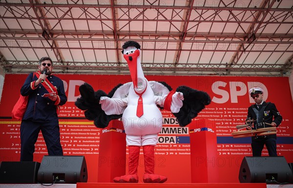 SPD rally for the European elections. Stork figure of the satirical campaign -Stork Heinar- under