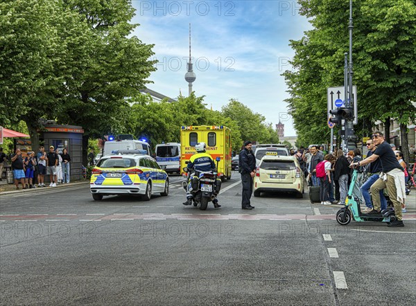 State visit to the Hotel Adlon, police cordon at the intersection of Unter den Linden and