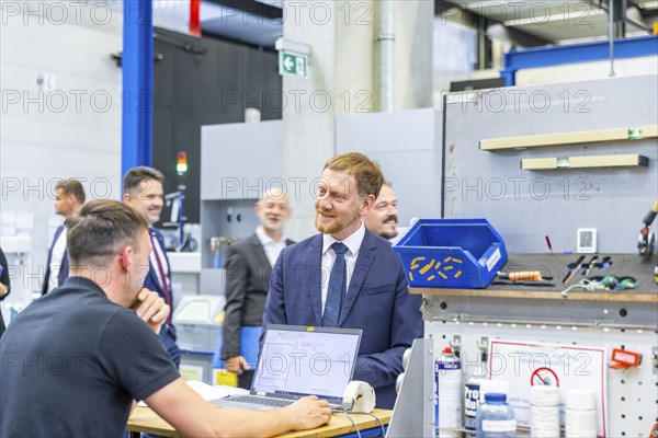 Minister President Michael Kretschmer visited TRUMPF Sachsen SE in Neukirch. After being welcomed